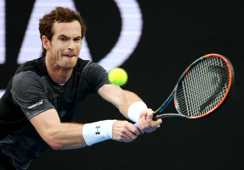 Murray advances, Ivanovic loses amid medical distraction
