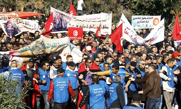 New test for Tunisia govt: Cops protest for pay hike