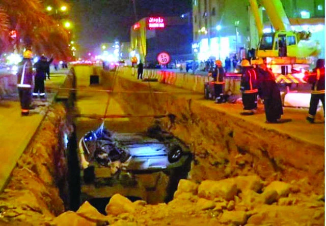 Three hurt as car falls into trench