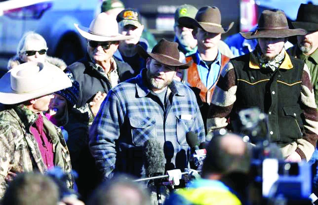 FBI kills one, arrests 8 in Oregon protest occupation