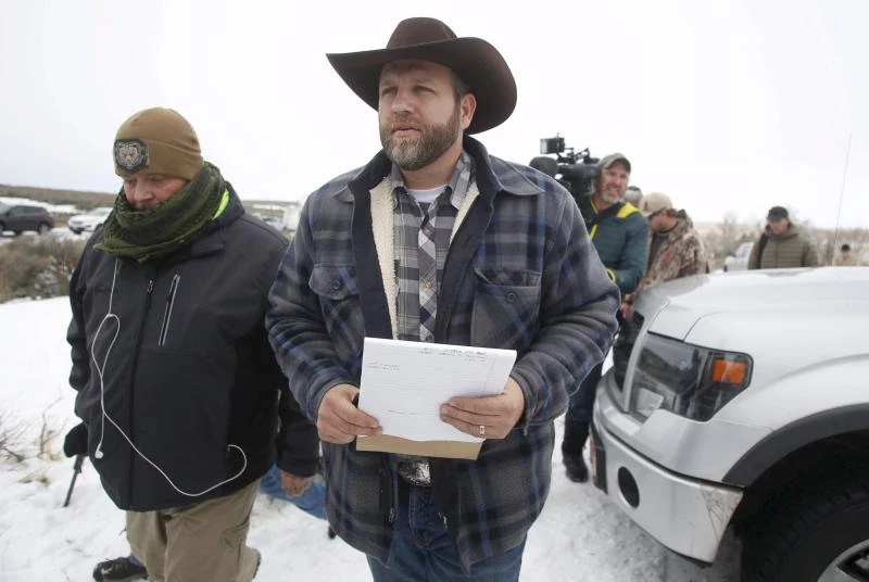 Shots fired, 1 killed in arrest of Oregon militants