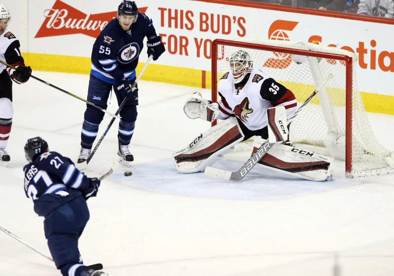 Hurricanes blow away Blackhawks 5-0 heading into break