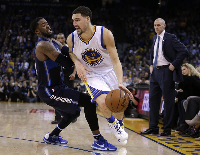 Thompson powers Warriors to victory over Mavericks