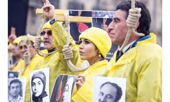 Deals, protests greet Rouhani in Paris