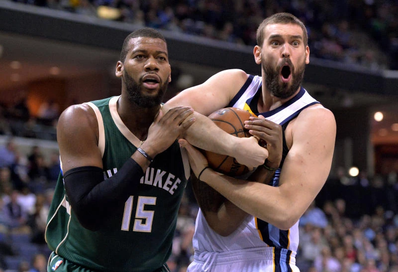 Grizzlies cruise to victory over Bucks
