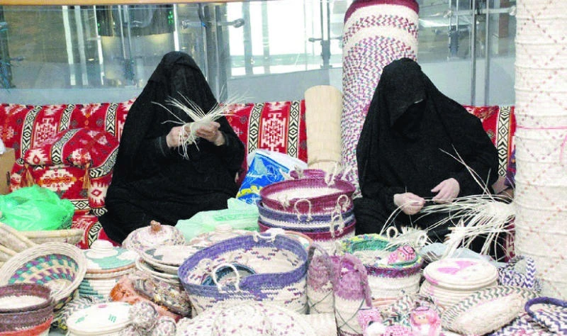 Traveling exhibitions for craftsmen on weekends