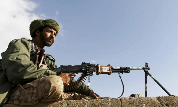 Houthis detain five activists, journalist