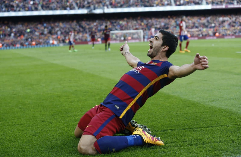 Barca sinks nine-man Atletico on Suarez winner