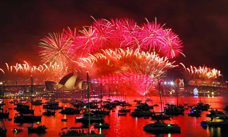 Hello 2016: New Year revelers unfazed by terror