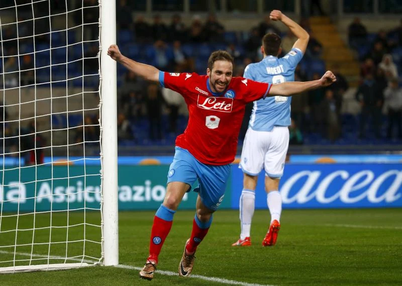 Napoli stays top after game suspended for racist chanting