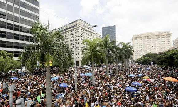 Carnival opens in Brazilian city, defying growing Zika fears