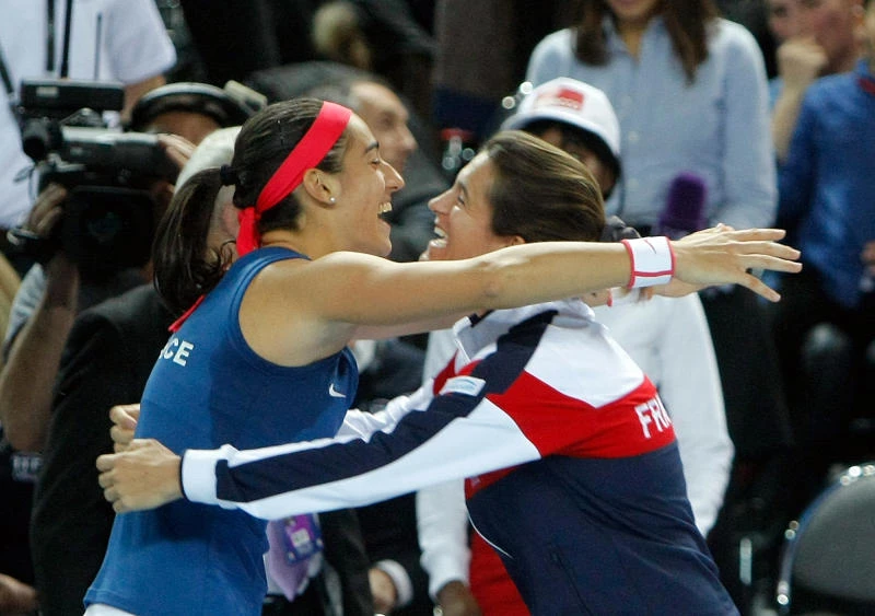 Garcia qualifies France for Fed Cup semis