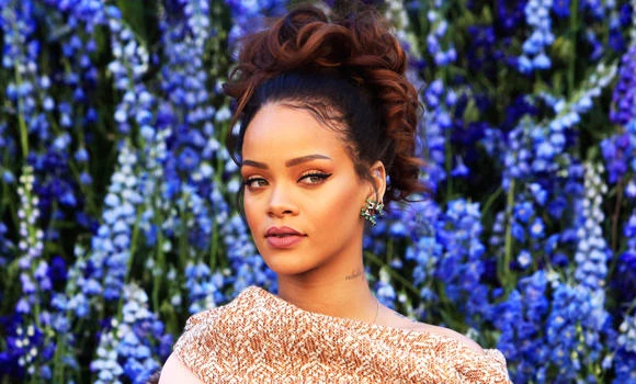 Rihanna tops US charts after unusual release