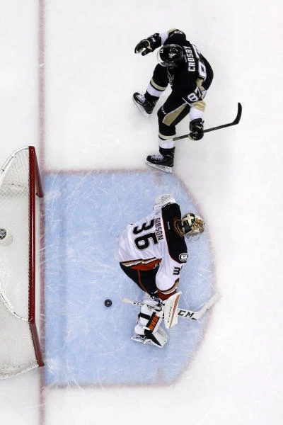 Crosby shines in Penguins 6-2 win over Ducks