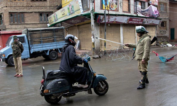 Dozens detained, life paralyzed by strike in Srinagar