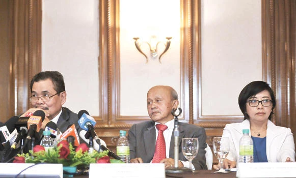 Philippine govt, Muslim fortify truce amid stalled peace pact