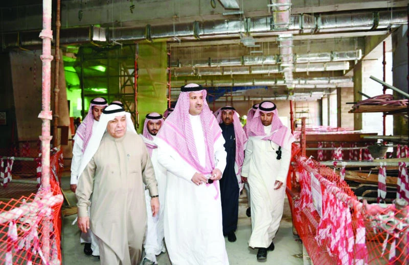 Madinah governor visits project sites