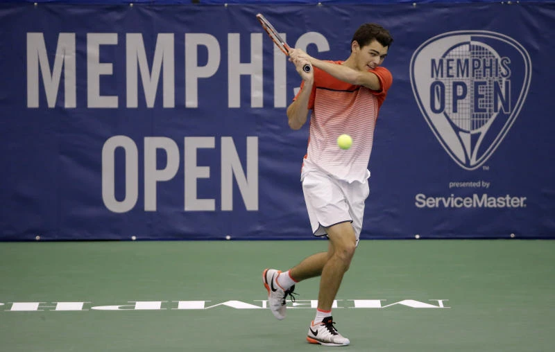 Escape artist Klizan into Rotterdam final