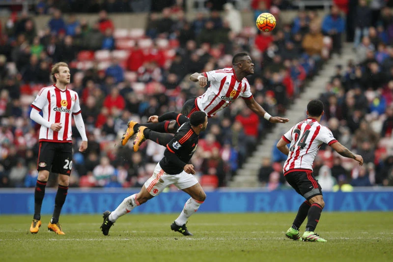 Man United’s top 4 hopes fade, Long lifts Saints