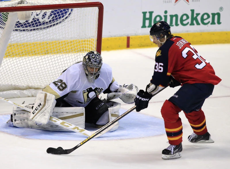 Nelson keys Islanders 4-1 victory over Red Wings