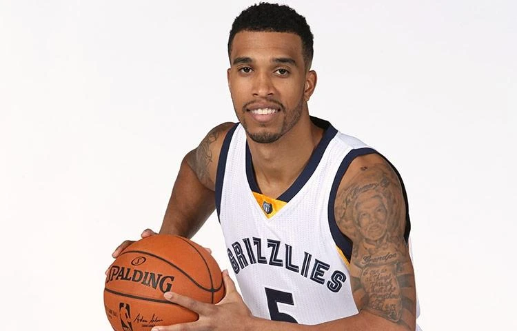 Grizzlies send Lee to Charlotte in 3-team deal