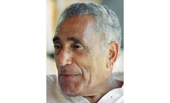 Prolific Egyptian political writer and insider, Heikal, dies