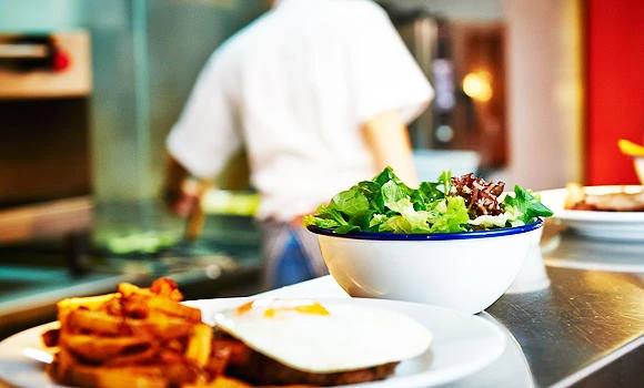 Expat who illegally ran a restaurant for Saudi woman arrested