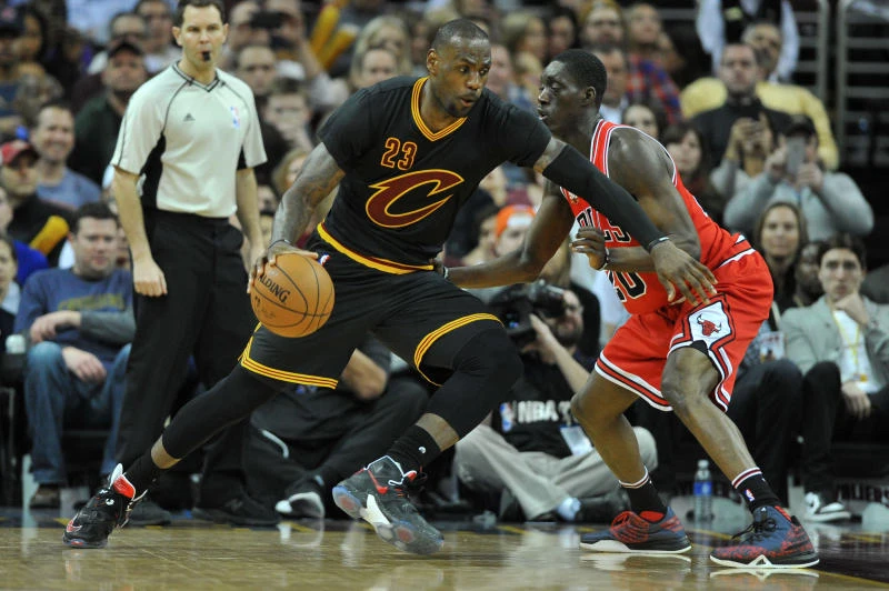 LeBron leads Cavaliers over Bulls