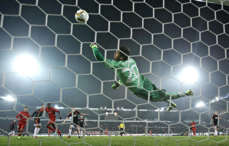 United humiliated in Denmark; Valencia gives Neville boost