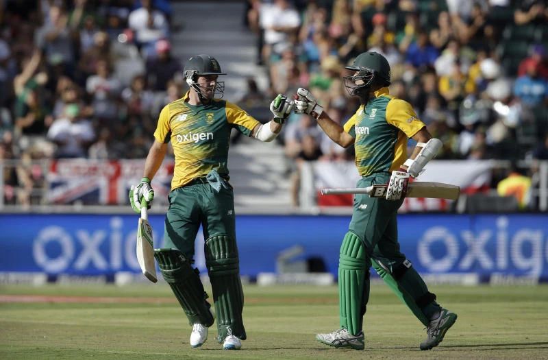 De Villiers, Amla lead South Africa to England rout