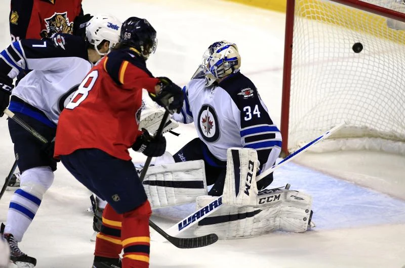 Jagr moves into 3rd on NHL goals list, Panthers beat Jets