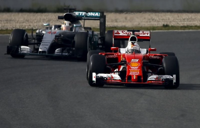Vettel quickest in F1 testing opener