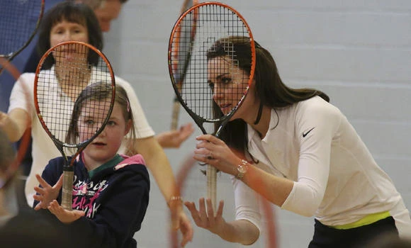 Kate practices tennis
with Andy
Murray’s mom