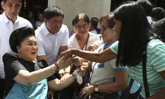 Imelda Marcos sits through mass for victims of husband’s regime