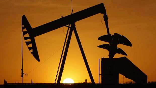 Brent crude hits 7-week high on supply issues