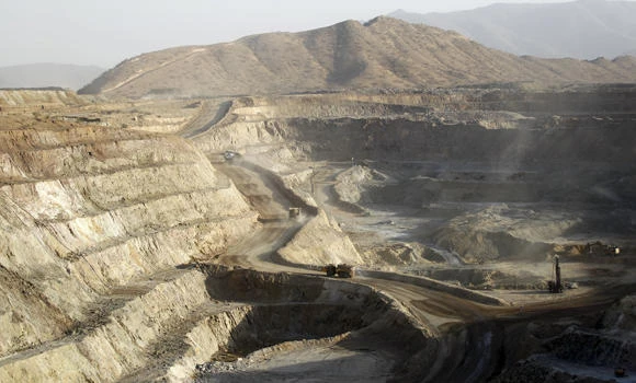 Gold falls as dollar and stock markets rise