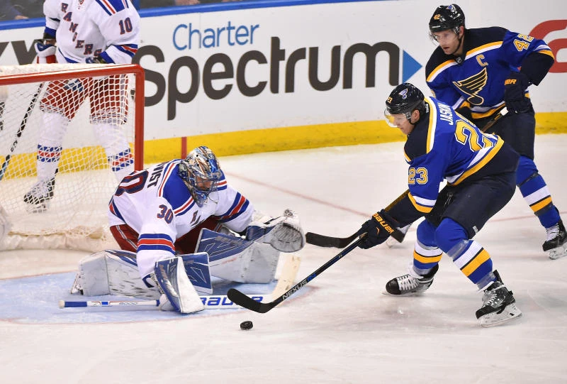 Rangers goalie Lundqvist hits milestone in win vs. Blues