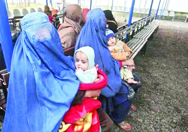 UN urges Islamabad to resolve refugees’ status