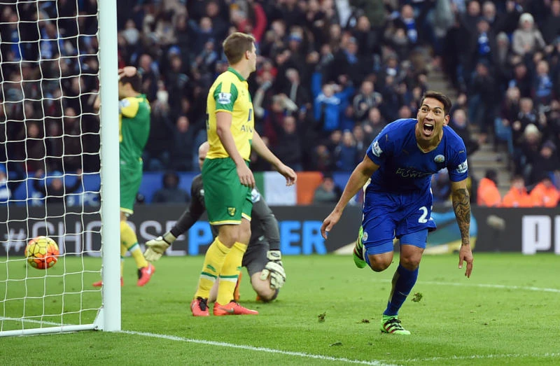 Late Ulloa goal puts Leicester back on track; Chelsea downs Saints