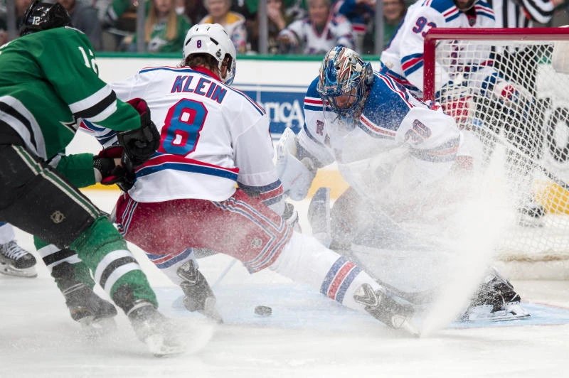 Rangers win 3-2 as Stars spurn another chance to boost lead