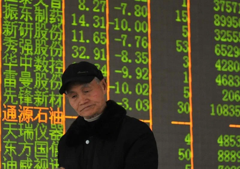 China cuts bank reserve requirements for economic boost