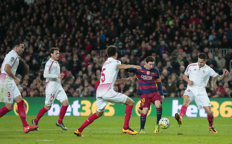 Man City lifts League Cup; wins for Barcelona, Juventus
