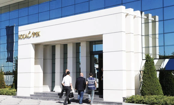 Turkey closes Gulen-linked media outlets