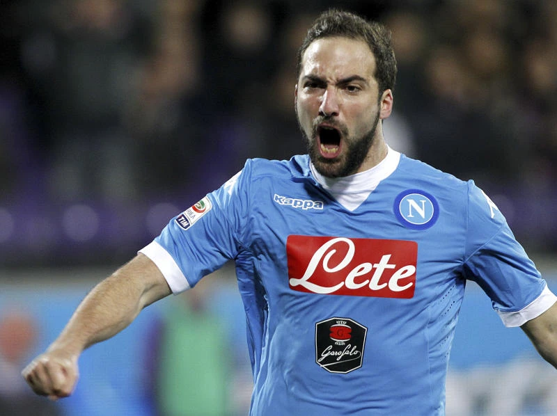 Higuain hits 25th goal to maintain title push in Viola draw