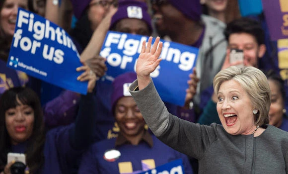 Super Tuesday: Clinton, Trump look to pull away from rivals