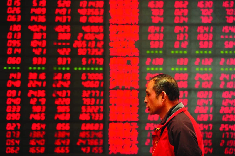 Global business growth slows as services report waning demand
