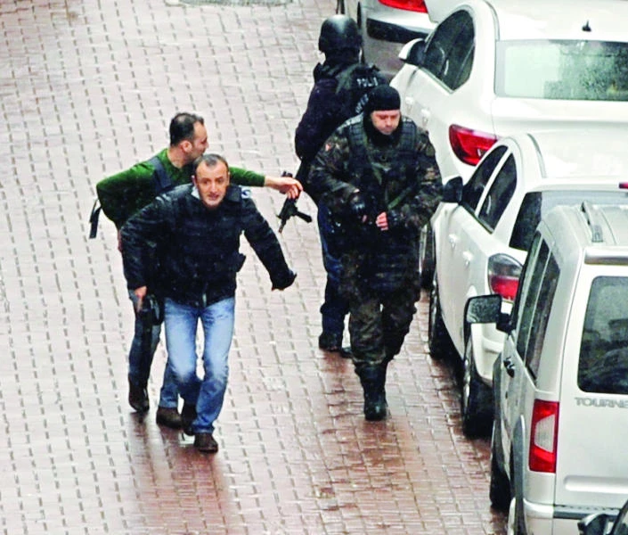 2 militants killed in Istanbul after attack on police bus