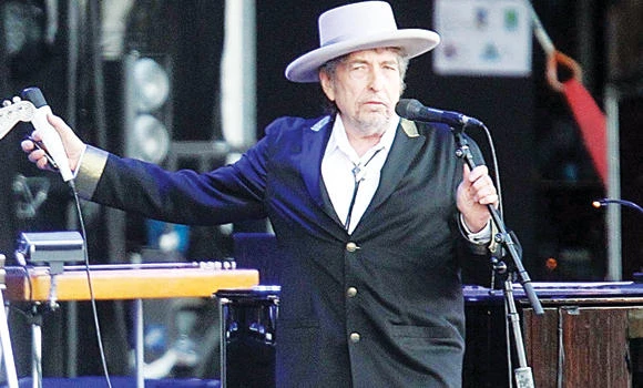Vast Dylan archive knocks on US university’s door