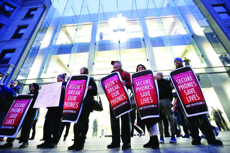 Tech industry groups and security experts back Apple