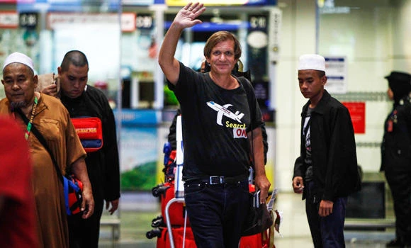 US man says would be ‘lucky’ if part he found is from MH370